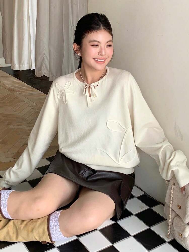 Dazy Plus Casual 3D Flower Lace-Up Fitted White Plus Size Pullover Sweater For Women, Autumn/Winter