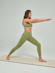 Fluxe Set de 2 piezas de ropa deportiva sin costuras y sin espalda con bloqueo de color (Top tipo camiseta corta y mallas) - Verde - Ver 2