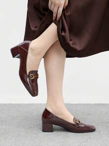 CUCCOO BIZCHIC 女士经典黑色漆皮T字带低跟鞋，适合圣诞节和春季穿着 - 咖啡棕 - 查看 4