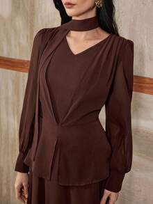 Modelyn 优雅法式V领喇叭下摆连衣裙 - 棕色 - 查看 6