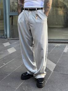 Manfinity CasualCool Herren weiße Hosen, weiche Textur mit Einzelfalte, leichte gerade geschnittene locker sitzende weiße Sommerhosen - Grau - Übersicht 4