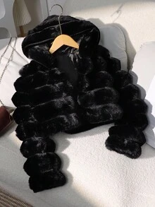 SHEIN Elladie kids 1件女童蓬松仿皮草长袖外套，优雅奢华短款宽松连帽大衣，适合秋冬季搭配裙子、牛仔裤，适合派对和休闲场合穿着。 - 黑色 - 查看 10