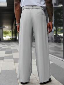 Manfinity CasualCool Herren weiße Hosen, weiche Textur mit Einzelfalte, leichte gerade geschnittene locker sitzende weiße Sommerhosen - Grau - Übersicht 2