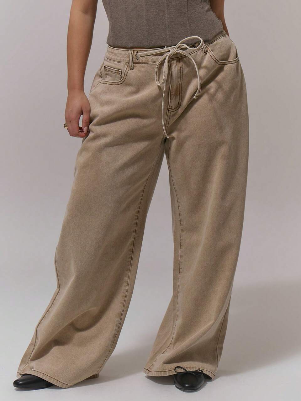 Curve Beige Washed-Denim-Jeans mit weitem Bein und Kordelzug in der Taille
