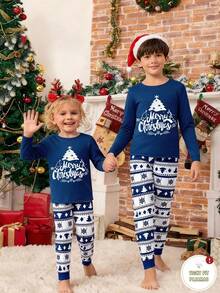 SHEIN 1 Conjunto de pijamas ajustados para niño con motivo navideño, parte superior de manga larga con gráfico de árbol de Navidad y texto "Feliz Navidad", Bottom a juego de unicolor con estampado de árbol de Navidad y copos de nieve, conjunto de ropa de dormir suave y cómoda - Multicolor - Ver 7