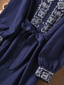 Rusticease 女士圆领半拉链长袖刺绣连衣裙 - 藏蓝色 - 查看 4