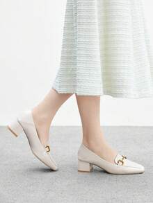 CUCCOO BIZCHIC Pantofi plati clasici negri din piele lăcuită cu bareta în T pentru femei