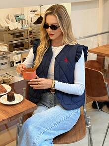 Serisse 女士休闲马甲，饰有骑士刺绣和荷叶袖，冬季外套，小马刺绣外套，绗缝外套，女士冬季/春秋季，时尚百搭，女士圣诞装，女士舒适秋冬装，法式风格，早午餐，优雅女士套装，通勤，办公，简约，优雅，复古，日常百搭，法式时尚风格 - 杏色 - 查看 3