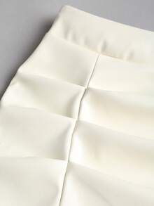 Sweetra 优雅复古高腰褶皱巴西PU皮革侧开衩A字迷你裙，Y2K风格女装 - 奶油色 - 查看 3