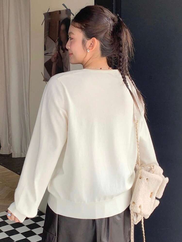 Dazy Plus Casual 3D Flower Lace-Up Fitted White Plus Size Pullover Sweater For Women, Autumn/Winter
