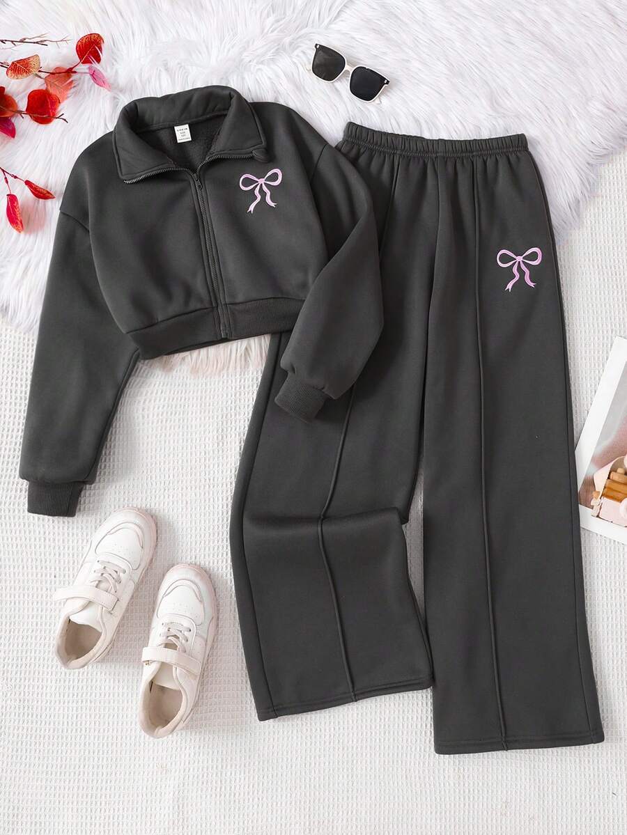 SHEIN Conjunto de 2 piezas de sudadera con cuello alto con cremallera, bordado de lazo y pantalones rectos con forro térmico para niñas preadolescentes, estilo de moda callejera casual, otoño/invierno - Gris Oscuro - Ver 1
