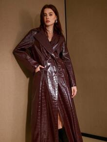 MOTF PREMIUM 女士优雅通勤翻领鳄鱼纹PU皮革长款风衣 - 酒紅色 - 查看 6