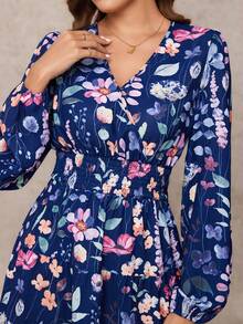 Amorya Robe courte élégante à col V et taille cintrée avec imprimé floral, coupe flatteuse pour un port quotidien - Multicolore - Voir 9