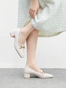 CUCCOO BIZCHIC Pantofi plati clasici negri din piele lăcuită cu bareta în T pentru femei