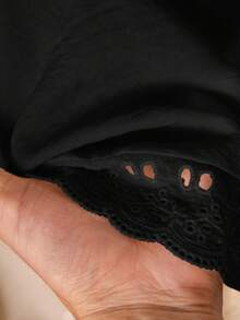 CosyJoli 大码纯色V领蕾丝拼接休闲长袖衬衫 - 黑色 - 查看 8