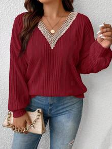 SHEIN Frenchy Damen Große Größen V-Ausschnitt Patchwork Spitze Laternärmel Gestreiftes Loose T-Shirt, Lässig & Urlaubsstil, Frühling/Herbst - Rot-violett - Übersicht 1