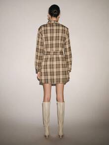 SHEIN Unity Vestido camisa de cintura ceñida a cuadros vintage, vestido de manga larga con solapa y abotonadura sencilla, vestido elegante de ajuste ceñido versátil para el trabajo y el otoño/invierno - Caqui - Ver 2