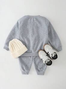 THE HAPPY LOOK 2pcs/Set Young Boy Letter Graphic Soft Knit Crew Neck Long Sleeve Pullover Pullover Sweatshirt And Elastic Waist Jogger Pants - Grey - View 2