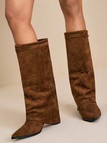 Daringsoles 女士尖头粗跟麂皮西部靴，修身高筒靴 - 卡其色 - 查看 3