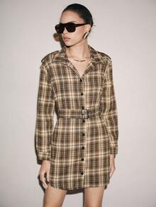 SHEIN Unity Vestido camisa de cintura ceñida a cuadros vintage, vestido de manga larga con solapa y abotonadura sencilla, vestido elegante de ajuste ceñido versátil para el trabajo y el otoño/invierno - Caqui - Ver 4