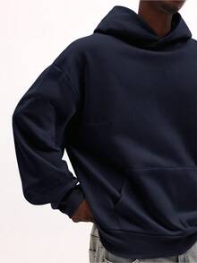 SUMWON 压纹 Logo 套头连帽衫，带中央口袋，适合休闲街头风和冬季叠穿，纯色 - 藏蓝色 - 查看 5