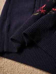 MOTF PREMIUM 复古花卉刺绣女士麻花针织毛衣，秋冬季 - 藏蓝色 - 查看 8