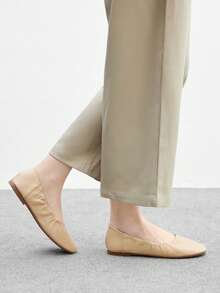 CUCCOO BIZCHIC 1 Đôi giày bệt đơn giản, thanh lịch và thoải mái cho nữ, được làm từ chất liệu PU mềm mại cao cấp, thiết kế đế bệt dễ xỏ vào, thuận tiện khi đi làm và đi công tác, không gây mỏi chân - Màu be - Xem 4