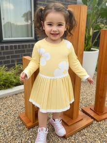 SHEIN Playful Pals 女婴休闲可爱黄色碎花褶皱针织连衣裙，柔软舒适，适合日常、户外、旅行、度假、居家、托儿所、秋冬季、圣诞节、返校、派对等场合，百搭实用。 - 黃色 - 查看 4