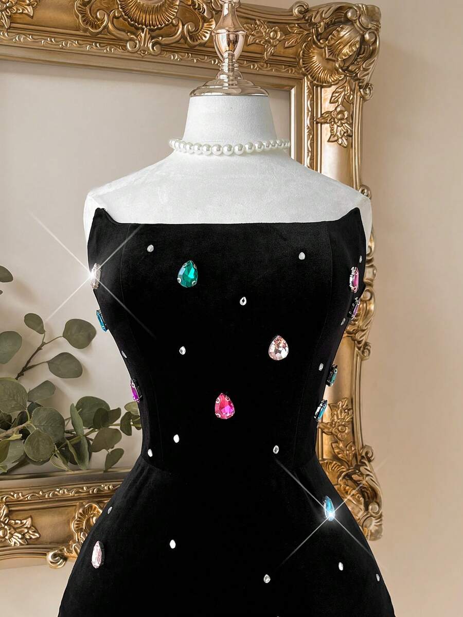 Lovelzi 优雅奢华黑色天鹅绒手工珠宝装饰船领修身短款派对连衣裙