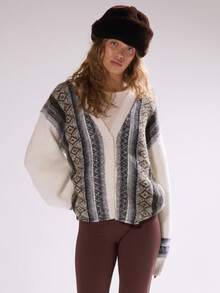 MUSERA 菱格纹V领纽扣灯笼袖开衫，适合冬季滑雪度假休闲穿着，也适合滑雪后休闲穿着。 - 彩色 - 查看 7