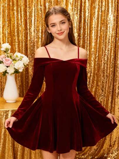 Pitira 少女吊带露肩长袖收腰喇叭连衣裙，适合正式场合、秋冬季节和中国新年穿着。