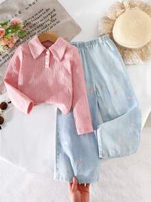 两件套女童套装：粉色修身罗纹上衣，搭配绣有爱心图案的直筒牛仔裤，简约时尚，适合春、秋、冬季穿着。 - 粉色 - 查看 3