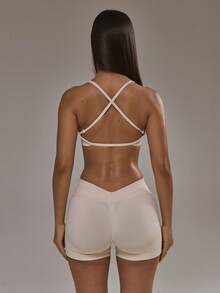 Musera Sport 交叉背带运动文胸和提臀短裤套装，适合秋季运动、健身房锻炼、瑜伽、普拉提、日常休闲等场合。 - 白色 - 查看 4