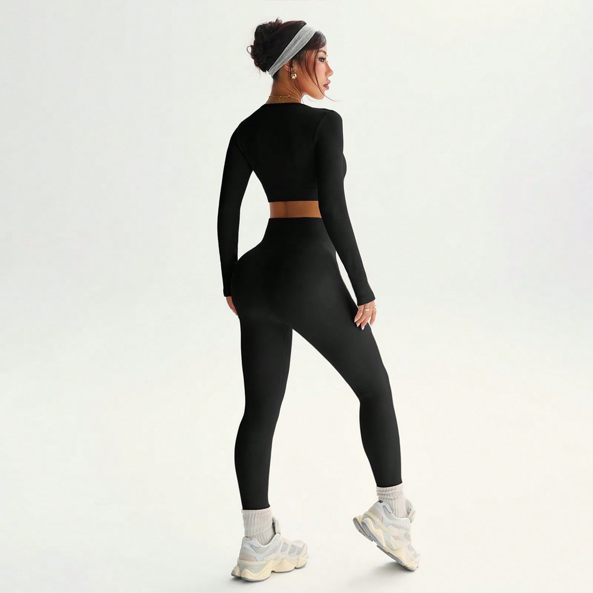 Conjunto deportivo de top corto de manga larga y cuello redondo, y leggings, de unicolor y alta elasticidad para mujer