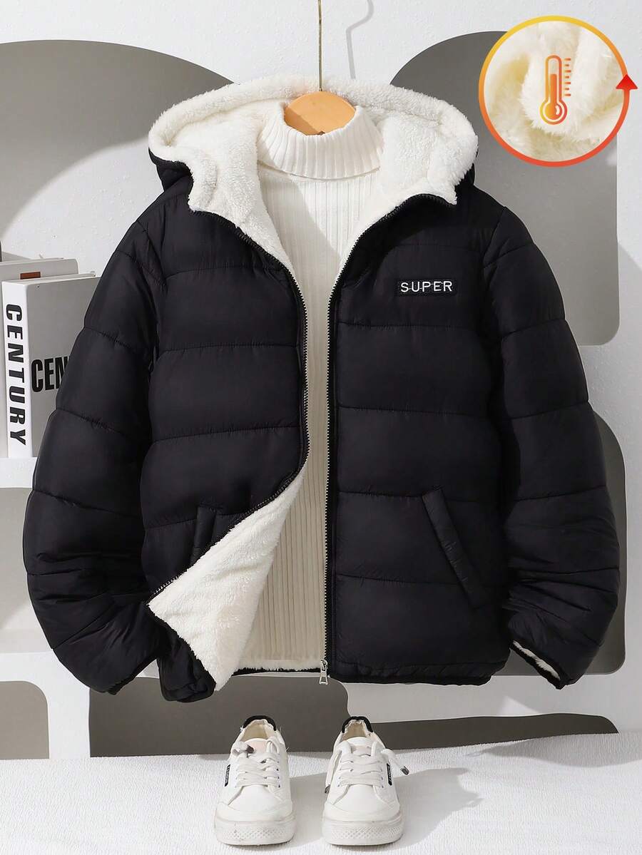 男童黑色绗缝外套一件，带刺绣字母贴花和绗缝滚边 - 黑色 - 查看 1