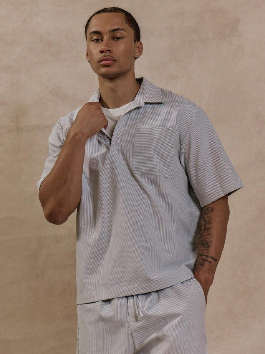 Musero Camisa polo de manga corta con rayas de ajuste cuadrado, estilo callejero de verano, vacaciones, casual y elegante - Caqui - View 1