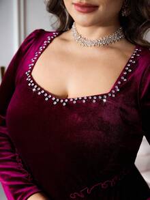 Modelyn 优雅丝绒水钻装饰方领长袖荷叶边A字连衣裙，尺码齐全，适合春秋季穿着。 - 酒紅色 - 查看 7