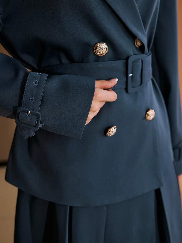 CASACO TRENCH CLÁSSICO PARA MULHERES COM GOLA VIRADA PARA BAIXO, SOLTO, MINIMALISTA VERSÁTIL, MANGA LONGA COM DETALHE DE BOTÃO METÁLICO, REGULAR, OUTONO/INVERNO