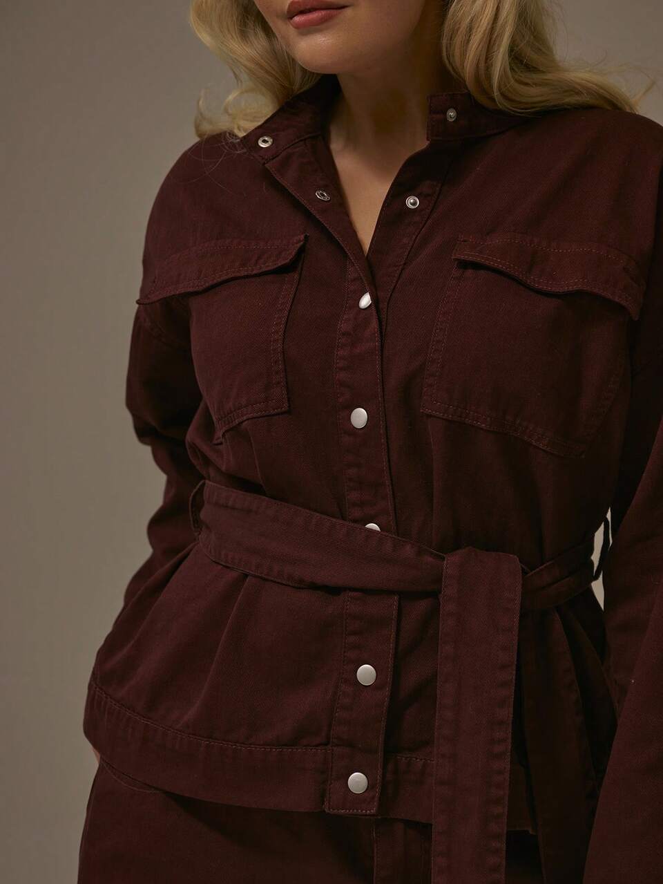 Chaqueta de Mezclilla de Cuello Alto Talla Grande con Cintura Fruncida con Lazo Otoño Lindo Acogedor Festivo Vacaciones Cereza Lacada