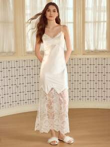 MOTF PREMIUM ELEGANT CONTRAST LACE CAMI DRESS & ROBE PAJAMA SET - White - View 3