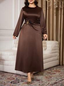 Modelyn Váy dài tay màu sô cô la thanh lịch, thắt eo, trang trí kim loại, thiết kế xếp ly cỡ lớn - màu nâu - Xem 1