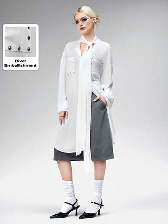 Blouse en mousseline de style gothique avec rivets décoratifs, ourlet asymétrique et manches bouffantes pour femmes