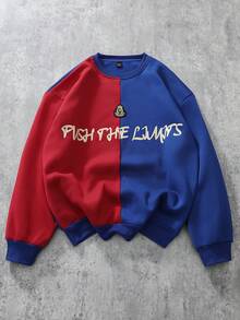 Manfinity Homme Áo nỉ nam kiểu chui đầu, phong cách thường ngày lịch lãm với họa tiết phối màu đỏ và xanh dương, đa năng cho trang phục hàng ngày. Áo nỉ in hình phong cách đường phố lấy cảm hứng từ Twilight Friends và Nightmare Before Christmas, tay dài, có lớp lót giữ nhiệt. - Nhiều màu - Xem 1