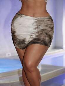 Swim SXY 大码女士三件套泳衣，采用特殊面料，配有可拆卸胸垫上衣、经典高腰泳裤和性感裹身泳裙，休闲时尚，适合海滩和度假穿着。 - 彩色 - 查看 4