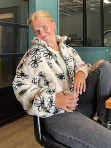 SHEIN Frenchy 女式花卉图案拉链前羊羔绒休闲宽松夹克，秋冬 - 黑與白 - 查看 1