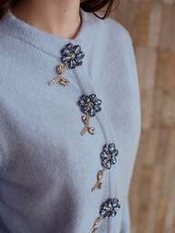 MOTF PREMIUM كنزة نسائية مزينة بزهور من الراين للخريف/الشتاء