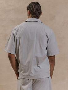Musero Camisa polo de manga corta con rayas de ajuste cuadrado, estilo callejero de verano, vacaciones, casual y elegante - Caqui - View 4