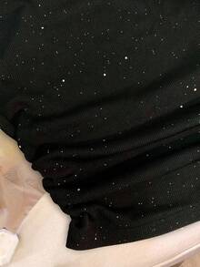 GlowEve CURVE An Elegant Autumn T-Shirt For Women With A One-Shoulder Knitted Garment