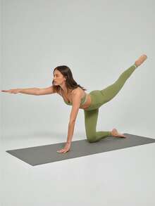 Fluxe Set de 2 piezas de ropa deportiva sin costuras y sin espalda con bloqueo de color (Top tipo camiseta corta y mallas) - Verde - Ver 8