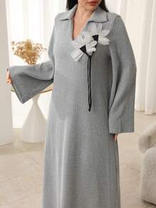 Al Najma 女士灰色花卉印花长袖翻领优雅阿拉伯连衣裙 - 灰色 - 查看 1